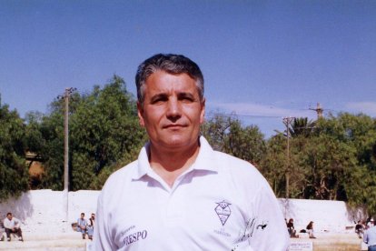 Subió al Plus Ultra a tercera División en los años noventa.