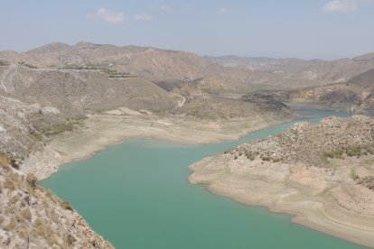 Los últimos metros del embalse de Cuevas.
