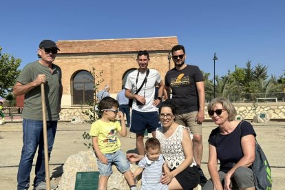 Los niños y niñas nacidos en 2023 darán nombre a esta nueva plantación de algarrobos en la localidad.