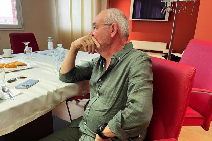 Ángel Santamaría del Bar-Cafetería 900 Millas del Puerto Pesquero. 