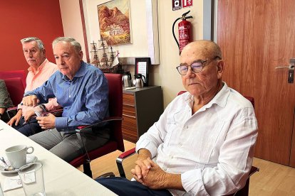 Emilio Suárez, José Requena y Emilio March intercambiando opiniones. 