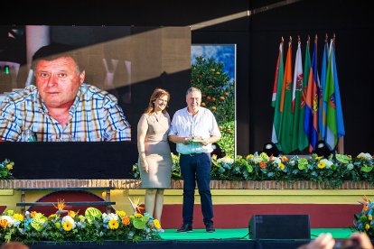 Noelia Damián, alcaldesa de Benahadux, y Manuel Salas Barón.