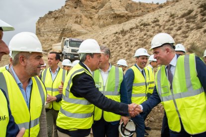 Saludando al ministro Óscar Puente.