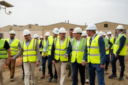 Autoridades y técnicos durante la visita de supervisión de las obras del túnel de Viator para la línea de alta velocidad ferroviaria a Almería.