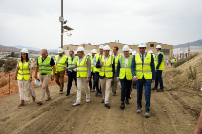 Autoridades y técnicos durante la visita de supervisión de las obras del túnel de Viator para la línea de alta velocidad ferroviaria a Almería.