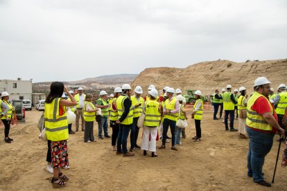 Autoridades y técnicos durante la visita de supervisión de las obras del túnel de Viator para la línea de alta velocidad ferroviaria a Almería.