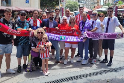 Juanjo Armijo, representante del Real Jaén, estuvo con las aficiones en la previa.