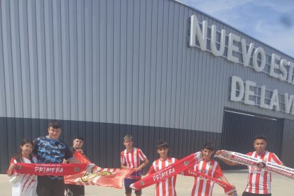 Con sus colores rojiblancos arropando a los canteranos.