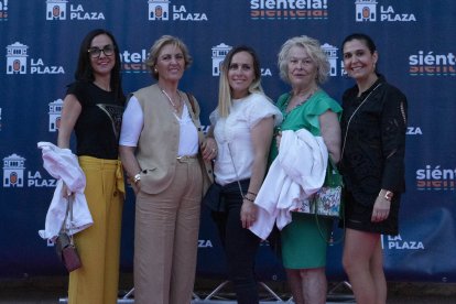 Belén, Luz María, Vanesa, Rosalía y Isabel