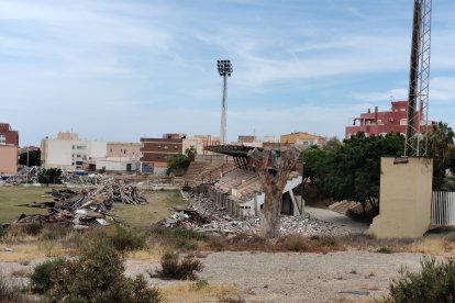 Las cuatro torretas de iluminación también están.