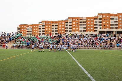 La Instalación Deportiva de Las Salinas abarrotada de familiares.