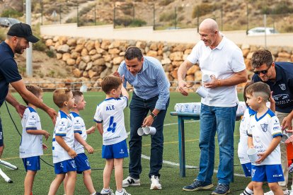 Repartiendo recuerdos.