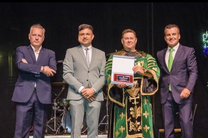 Moros y Cristianos: Antonio Hernández Hernández, que participa desde hace décadas y en actualidad en la Relación, dentro del ejército cristiano.