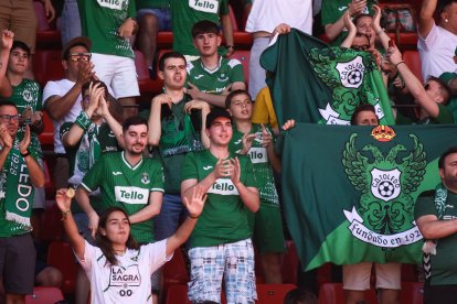 Animando sin parar desde que los jugadores salieron a calentar.