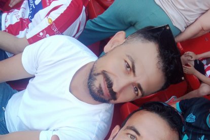 Paco Cortijillos y su amigo José viendo el fútbol.