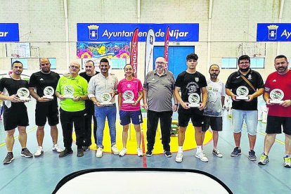 Juan Mateo y Juan Enrique con los representantes de los clubes.
