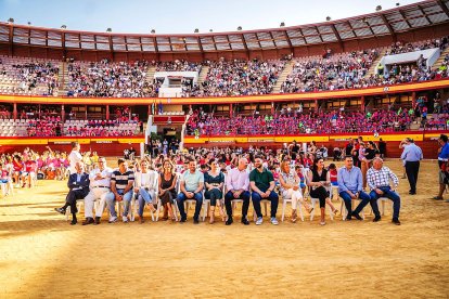 La plaza de toros se llenó para recibir la clausura de la escuela que reúne a más de 1000 jugadores.