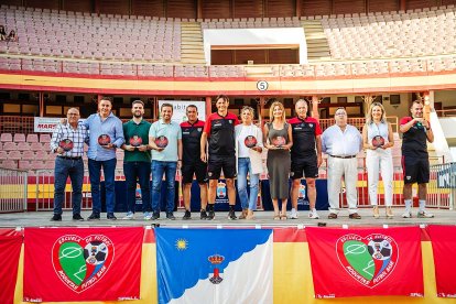 Todos en el escenario.