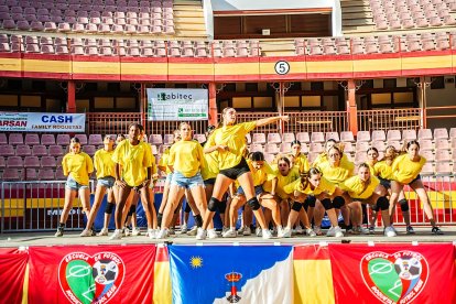Actuación antes de dar paso a los galaroones.