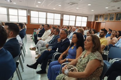 Autoridades políticas, representantes empresariales, premiados y familiares.