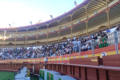 Ambientazo en la Plaza de Toros de Almería. 