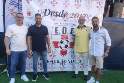 Jaime Villa, Trujillo, Jua Antonio Miranda y Pito Camacho, en el photocall de la Escuela EDA antes de la celebración de la fiesta. 

