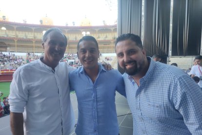 El concejal de Deportes, Antonio Jesús Casimiro Andújar, Francisco y José Belmonte, Gorri