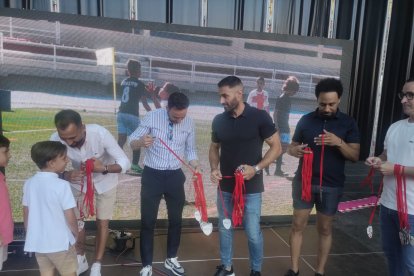 Entrega de medallas y diplomas.