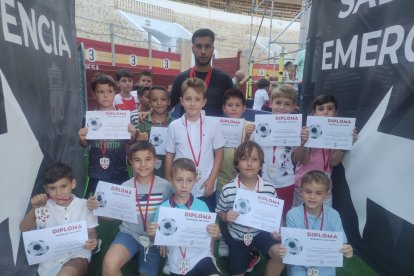 Los más pequeños aprenden fútbol y se forman como buenas personas. 