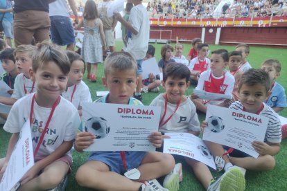 Caras de felicidad y de mucha ilusión en la Gala Clausura de la temporada 2023-2024 de la magnífica Escuela EDA. 