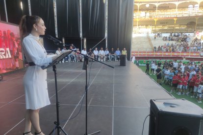 Ana Márquez Vera estuvo sobresaliente en la presentación de la Gala.
