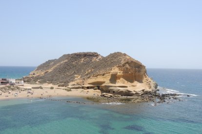 Aguas cristalinas que invitan a un buen baño.