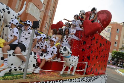 Pasacalles durante la batalla de flores.