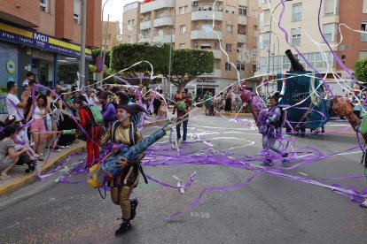 Pasacalles durante la batalla de flores.