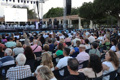 Asistentes al arranque de las fiestas de San Isidro en El Ejido.
