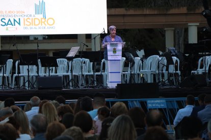 Inés Blasco pronunciando su pregón de las fiestas.