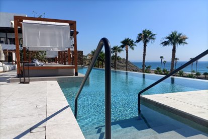 La bajada a la piscina, que ya está abierta para los visitantes.