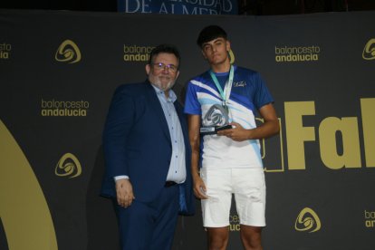 El mejor jugador de la temporada, Marco Morichetti Mañas, del CD Roquetas. 