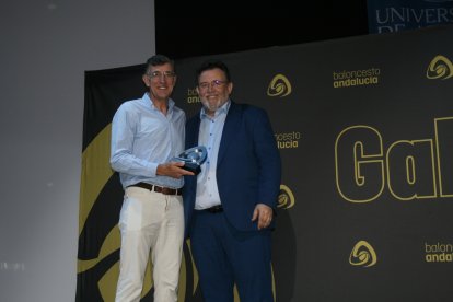 Premio a la Junta de Andalucía para Hernández Granados. 
