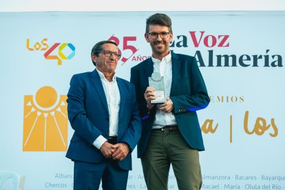 El alcalde de Serón junto a José Juan Rodríguez de La Casa Número 7 de Serón.