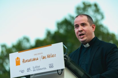 El párroco de Vélez-Rubio, Javier Ruíz Pérez, fue el galardonado en sociedad.