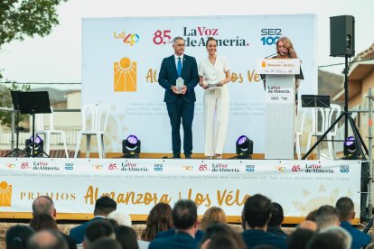 Alina Polushina fue la premiada en la categoría de Cultura por su labor en la Escuela de Canto de Olula.