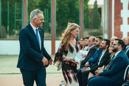 Antonio Martínez Pascual, alcalde de Olula del Río junto a la premiada en Cultura, Alina Polushina