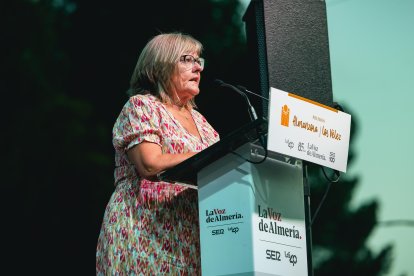 Claire Harper e Irene Lee recogieron el premio a Asociacionismo, por su labor en la entidad arboleana Walk for Life.