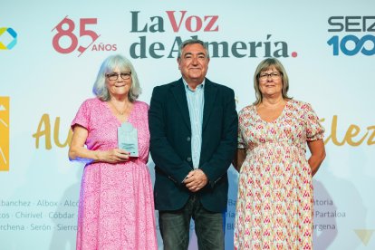 Irene Lee y Claire Harper recogieron el premio en la categoría de Asociacionismo por su labor en Walk for Life.