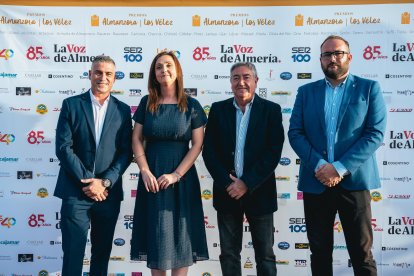 El alcalde de Arboleas, José Juan Ramos, en el centro de la imagen junto al concejal de Cultura, Abel Salmer´pon, Pepa Rodríguez, edil de Urbanis