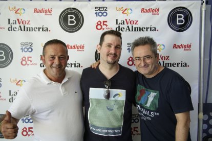 Juan Villegas, Juanjo y Jose en la Caseta de la Bodega del Jamón en las Fiestas de San Isidro 2024.
