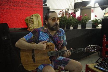 Actuación musical en la Caseta de la Bodega del Jamón en las Fiestas de San Isidro 2024.