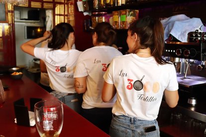 Las camisetas conmemorativas.