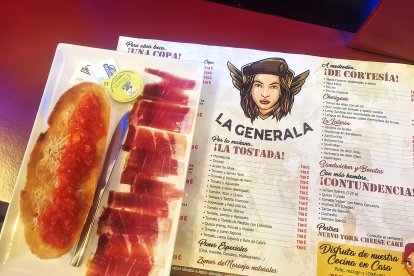 La carta de La Generala y una de sus tostadas.